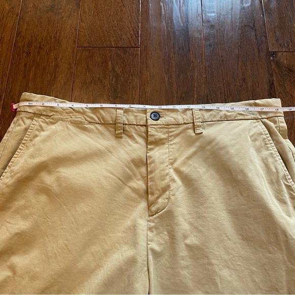 2 EUC Tommy Hilfiger flat front khaki shorts 36 - Picture 10 of 13